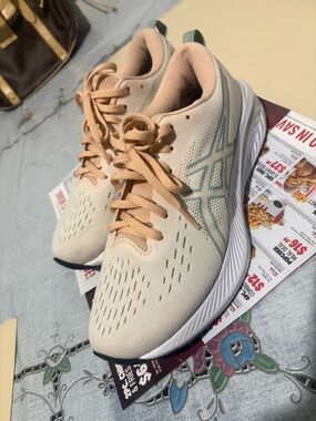 Light Peach Women's Running Sneakers - Breathable Comfort